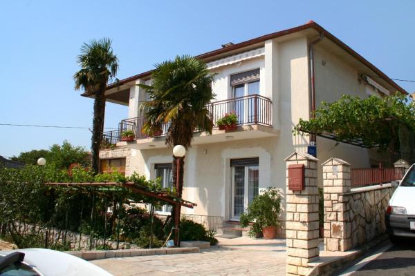 Apartment Novi Vinodolski 2350a, Đặt Căn hộ Khách sạn tại Kvarner có Bãi đậu xe, Bãi đậu xe