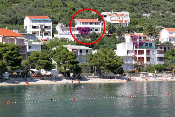 Apartments by the sea Igrane, Makarska - 310, Đặt Căn hộ Khách sạn ở Split-Dalmatia County có chỗ đỗ xe, Bãi đậu xe