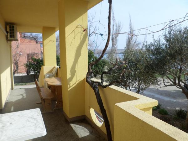 Apartment Dinjiska 9386a, Đặt Căn hộ Khách sạn tại Kvarner có Bãi đậu xe, Bãi đậu xe