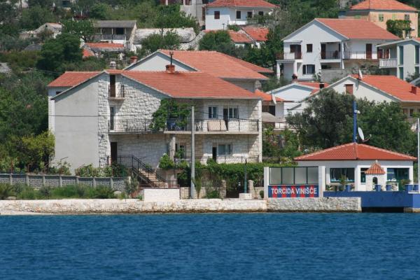 Apartments by the sea Vinisce, Trogir - 4892, Đặt Căn hộ Khách sạn ở Split-Dalmatia County có chỗ đỗ xe, Bãi đậu xe