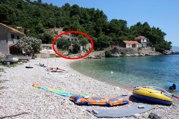 Seaside house for families with children Cove Skozanje, Hvar - 4039, Đặt Nhà nghỉ dưỡng Khách sạn ở Split-Dalmatia County có chỗ đỗ xe, Bãi đậu xe