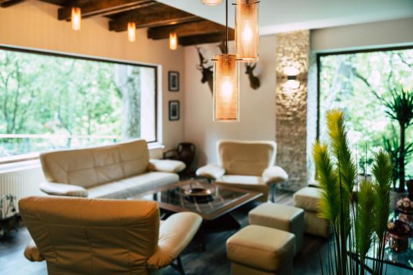 MER Guest House B&B, Đặt Nhà khách Khách sạn ở Prahova Valley có chỗ đỗ xe, Bãi đậu xe