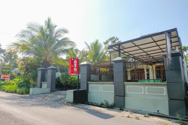 Griya Kinanthi Family by OYO Rooms, Đặt Khách sạn Kediri East Java