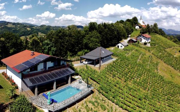 Vineyard Paradise Senica, Đặt Nhà ở nông thôn Khách sạn tại Styria có Bãi đậu xe, Bãi đậu xe