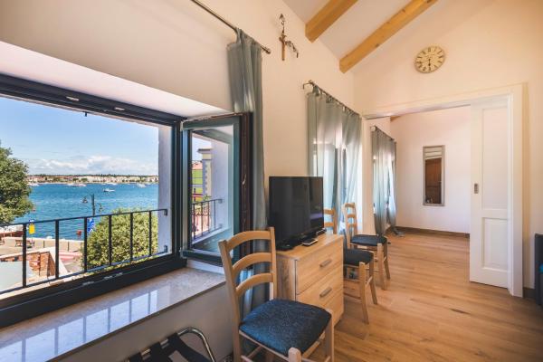 Vinea Apartmani Umag Ulica G Garibaldia 2, Đặt Khách sạn Khách sạn ở Umag Riviera có chỗ đỗ xe, Bãi đậu xe