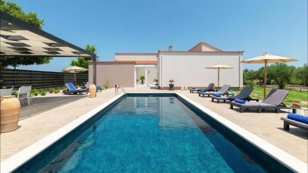 Villa Sophia, Đặt Biệt thự Soroni Rhodes Town