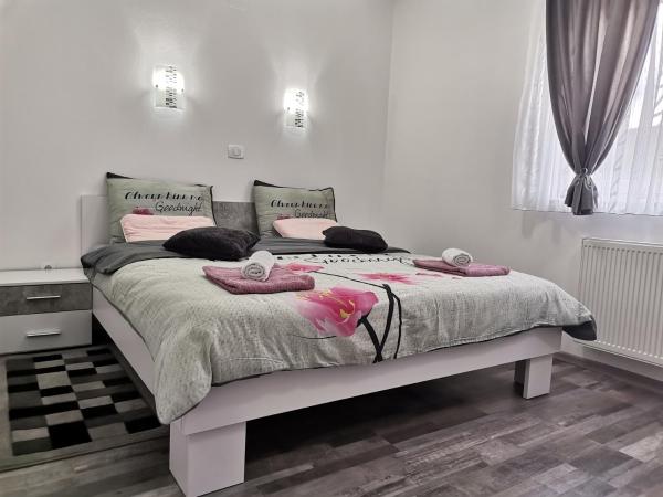 Apartmani "Marina", Đặt Căn hộ Khách sạn tại Kvarner có Bãi đậu xe, Bãi đậu xe