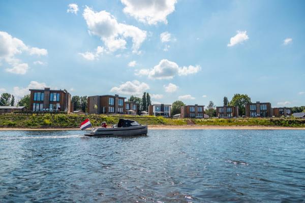 Vakantiepark Aan de Maas, Đặt Làng nghỉ dưỡng Kerkdriel Gelderland