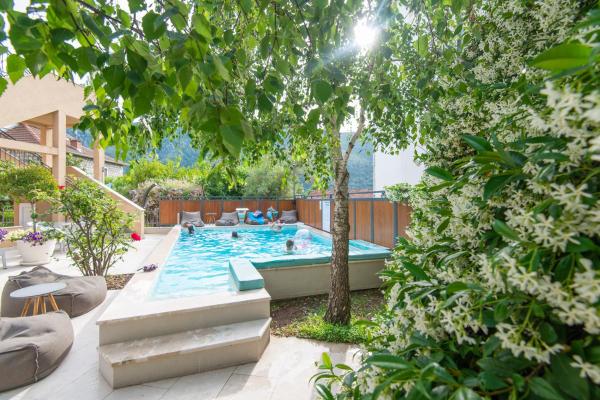 Apartments Kiki, Đặt Căn hộ Khách sạn ở Kotor Riviera có hồ bơi, Hồ bơi