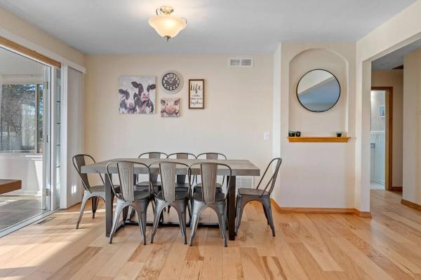 Unique 4 Season Porch 6 Queen Beds HUGE Space, Đặt Nhà nghỉ dưỡng Rapid City Black Hills National Forest