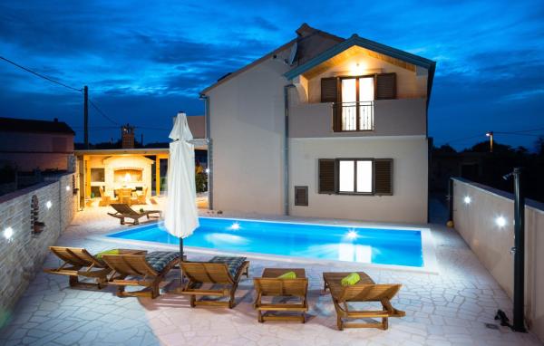 Luxury villa with a swimming pool Pridraga - Cuskijas, Novigrad - 19461, Đặt Biệt thự Biệt thự tại Novigrad, Biệt thự
