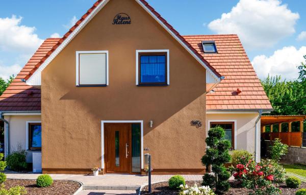 4 Bedroom Stunning Home In Klütz, Đặt Nhà nghỉ dưỡng Kluetz Mecklenburg-Pomerania