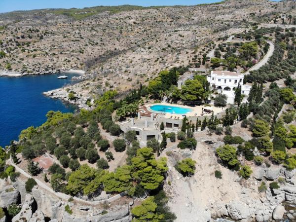 Pyrgi Spetses, Đặt Biệt thự Spetses Saronic Islands