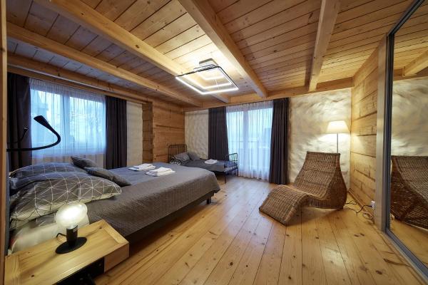 Willa Pod Ściętą Lipą, Đặt Nhà gỗ Khách sạn ở Lesser Poland có chỗ đỗ xe, Bãi đậu xe