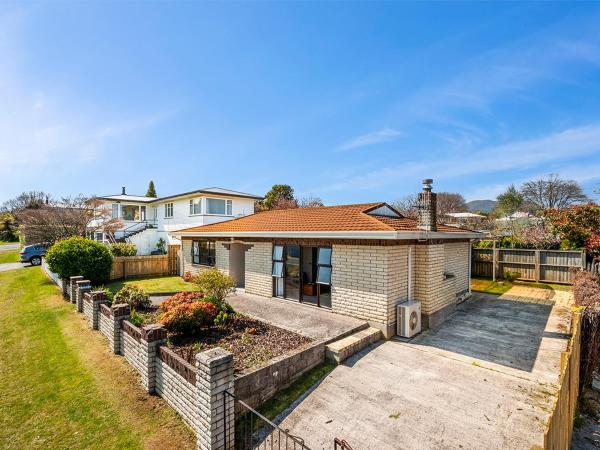 Heathcote Cottage - Taupo Holiday Home, Đặt Nhà nghỉ dưỡng Taupo Lake Taupo