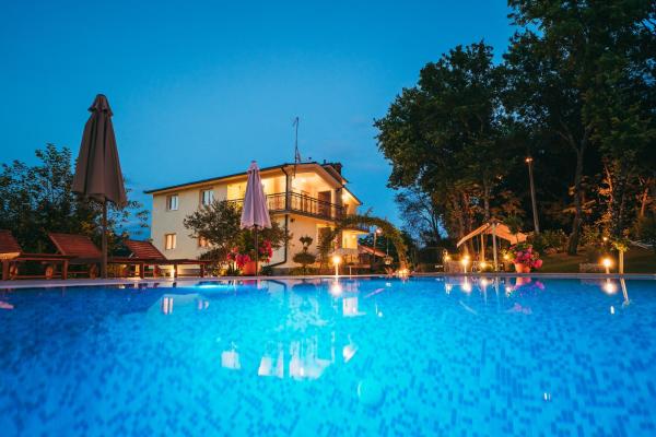 Villa Estera, Đặt Biệt thự Khách sạn ở Split-Dalmatia County có chỗ đỗ xe, Bãi đậu xe