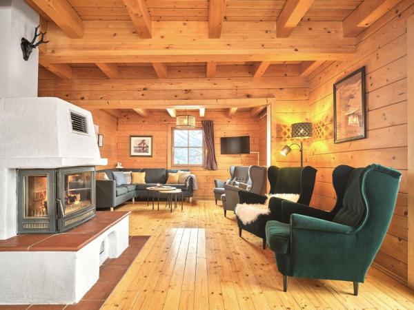 Alpenglück Chalet Schladming - Dachstein by AA Holiday Homes, Đặt Nhà gỗ Khách sạn tại Styria có Bãi đậu xe, Bãi đậu xe