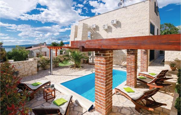 Amazing Home In Novigrad With Sauna, Đặt Nhà nghỉ dưỡng Biệt thự tại Novigrad, Biệt thự