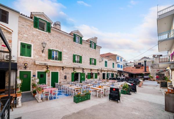 Centar Vodice Apartmani, Đặt Căn hộ Vodice Sibenik-Knin County, gần Malo Vitra Beach