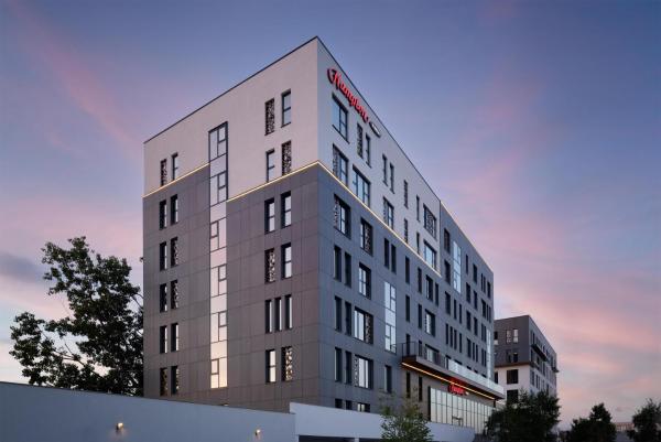 Hampton By Hilton Targu Mures, Đặt  Khách sạn ở Transylvania có chỗ đỗ xe, Bãi đậu xe