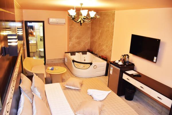 Al-Naher Al-Khaled Hotel, Đặt  King Hussein International Airport Aqaba