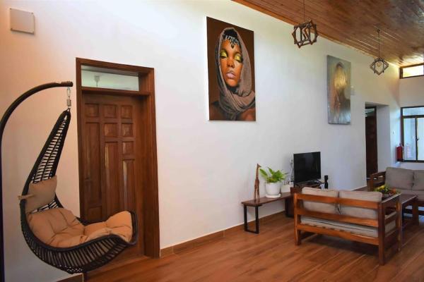 Backdoor Villa, Đặt  Khách sạn ở Coast Region có chỗ đỗ xe, Bãi đậu xe
