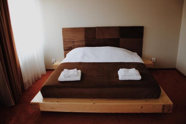 Popasul Graniceresc, Đặt  Khách sạn ở Transylvania có chỗ đỗ xe, Bãi đậu xe