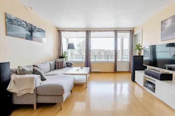 Calm and tidy room in apartment, 14min train ride to city center, Đặt  Høybråten Oslo County