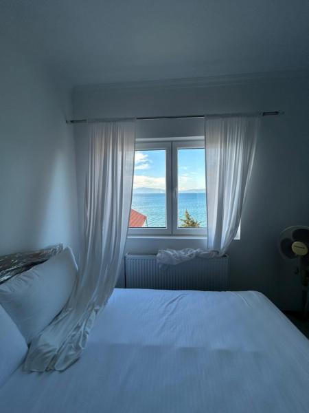 Daniels Homestay, Đặt  Lin Korçë County