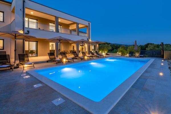 Villa Silente, modern and luxurious villa hugged by nature, Đặt  Stalije Istria