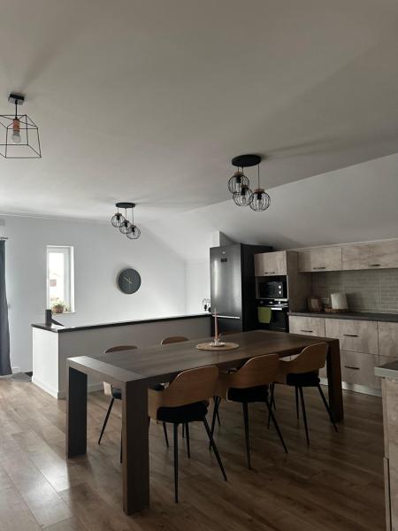 Vila Oasis, Đặt  Khách sạn ở Transylvania có chỗ đỗ xe, Bãi đậu xe