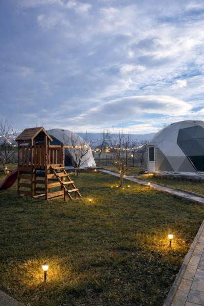 Sun Garden Glamping Domes, Đặt Khu cắm trại Khu cắm trại tại Carpathians - Romania, Khu cắm trại