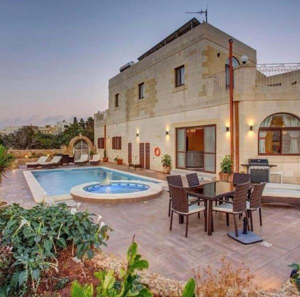 Country Views Villa, Đặt Biệt thự Victoria Gozo
