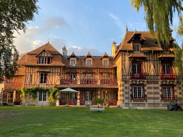 Manoir des Étangs, Đặt  Croissanville 