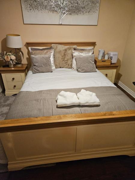Elite Room at New Forest Village, Đặt  Robin Hood West Yorkshire