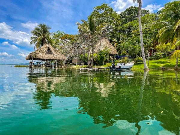 B&B Del Lago, Đặt  Flores Peten