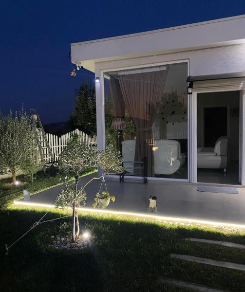 DSVilla, Đặt  Khách sạn tại Elbasan County có Hồ bơi, Hồ bơi