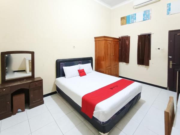 RedDoorz at Ratu Homestay Syariah Near Lippo Mall Banyuwangi, Đặt  Khách sạn Giá rẻ tại Banyuwangi