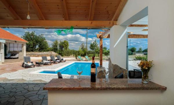 Villa Mystic Woods, Đặt  Khách sạn tại Sibenik-Knin County có Hồ bơi, Hồ bơi