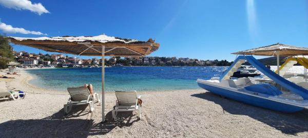 Apartmentt Vinko Bilota, Đặt Căn hộ Khách sạn ở Split-Dalmatia County có chỗ đỗ xe, Bãi đậu xe