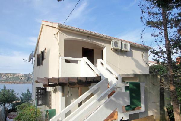 Apartments by the sea Stara Novalja, Pag - 9347, Đặt Căn hộ Khách sạn tại Kvarner có Bãi đậu xe, Bãi đậu xe