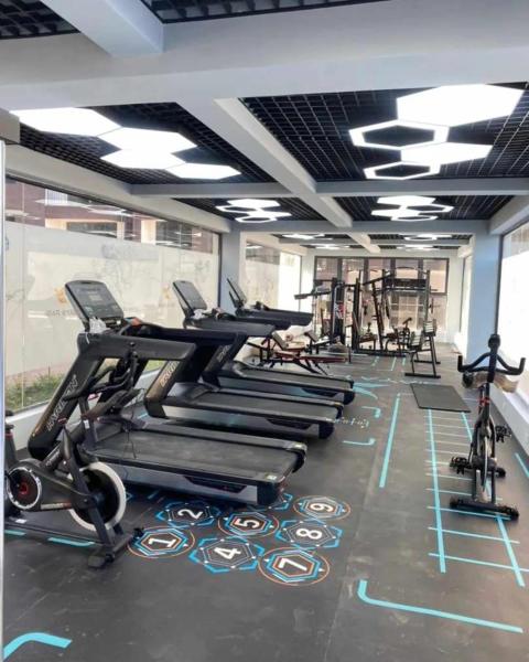 luxury living one bedroom apartment with fully equipped gym heated swimming pool children playing ground and a relaxing rooftop with amazing city views, Đặt Căn hộ Nairobi Nairobi