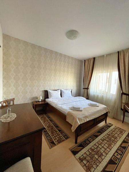 Hanul din Bradu, Đặt  Khách sạn ở Transylvania có chỗ đỗ xe, Bãi đậu xe