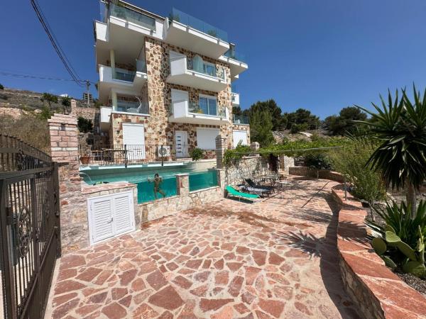 Haus Maximilian, Đặt  Sarandë Vlorë County