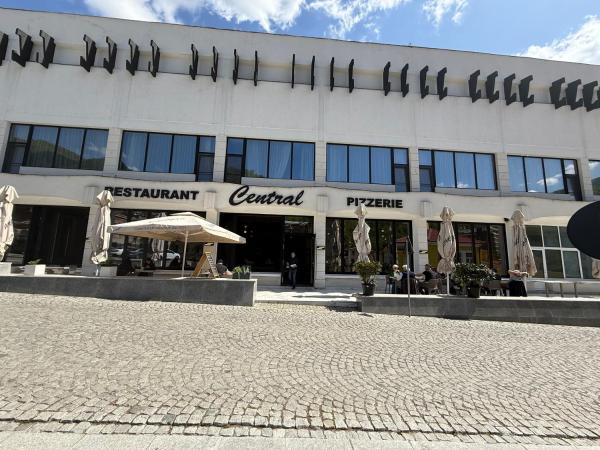 Complex Turistic Central, Đặt  Khách sạn ở Carpathians - Romania có hồ bơi, Hồ bơi