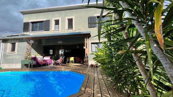 Villa avec piscine tranquille, Đặt  Khách sạn tại Saint-Pierre có Hồ bơi, Hồ bơi