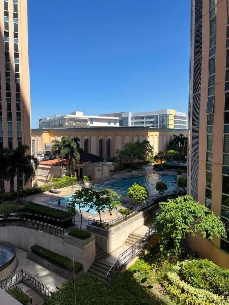 Cozy condo with balcony in Taguig, Đặt  Khách sạn tại Luzon có Hồ bơi, Hồ bơi