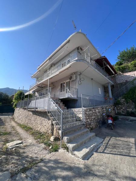 Dhoma Plazhi Husi, Đặt  Borsh Vlorë County