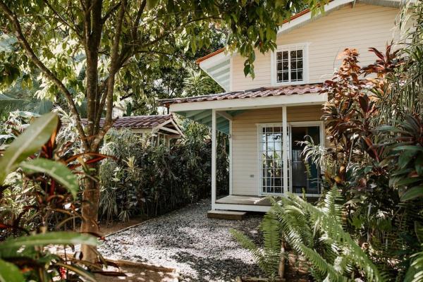CherryTree Bungalow of Villa Paraiso / Beachfront, Đặt  Big Creek Isla Colon
