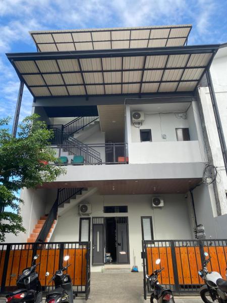 Avner Residence, Đặt  Srondolwetan Central Java